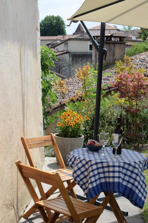 La Maison Du Tourniquet Aubeterre-sur-Dronne Luaran gambar