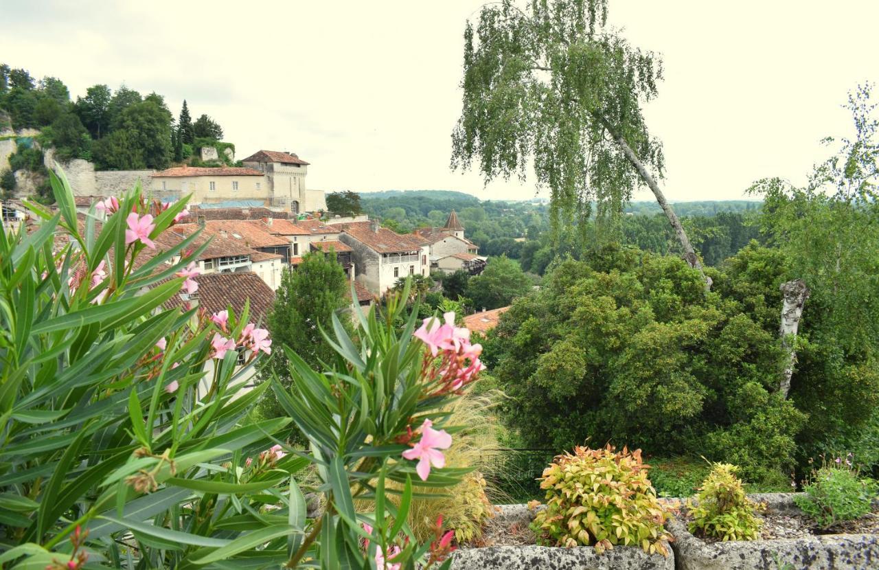 La Maison Du Tourniquet Aubeterre-sur-Dronne Luaran gambar